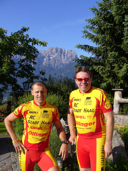 Am Morgen vor dem Start. Im Hintergrund die Dolomiten.