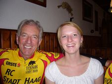 Bruno mit Kellnerin im GH. Ahorner Bruno mit Kellnerin im GH. Ahorner